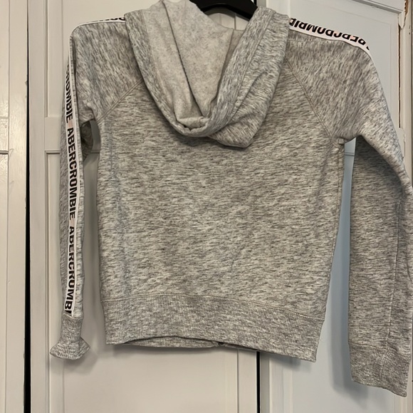 EUC- Girls Abercrombie and Fitch zip up sweatshirt, size 9-10 - Picture 7 of 8
